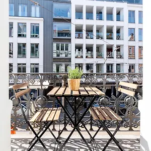 Bright, Spacious & Perfectly Located In The Heart Of Apartamento Gante