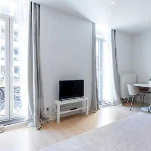 Bright, Spacious & Perfectly Located In The Heart Of Apartamento Gante